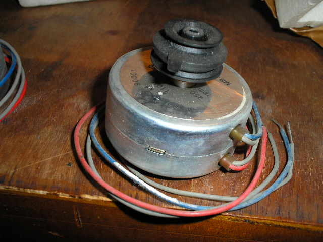 4304 171 90001 PHILIPS  TURNTABLE MOTOR....

2 AVAILABLE ONLY